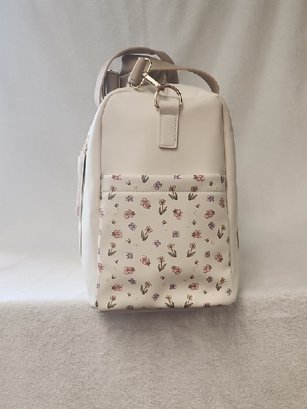 Winnie the Pooh Cream Quilted Travel Tote with Taupe Trim - Picture 2 of 8